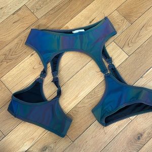 Holographic Bottomless Chaps